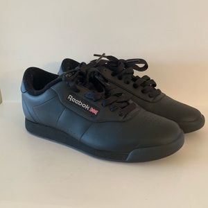 Reebok gym shoes size 7